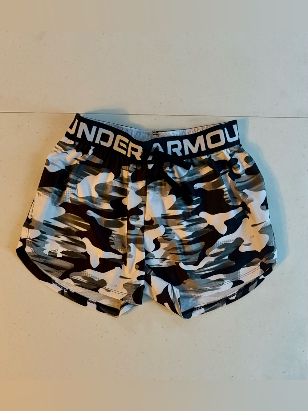 Under Armour Girls Play Up Printed Shorts Black White Camo Size YMD